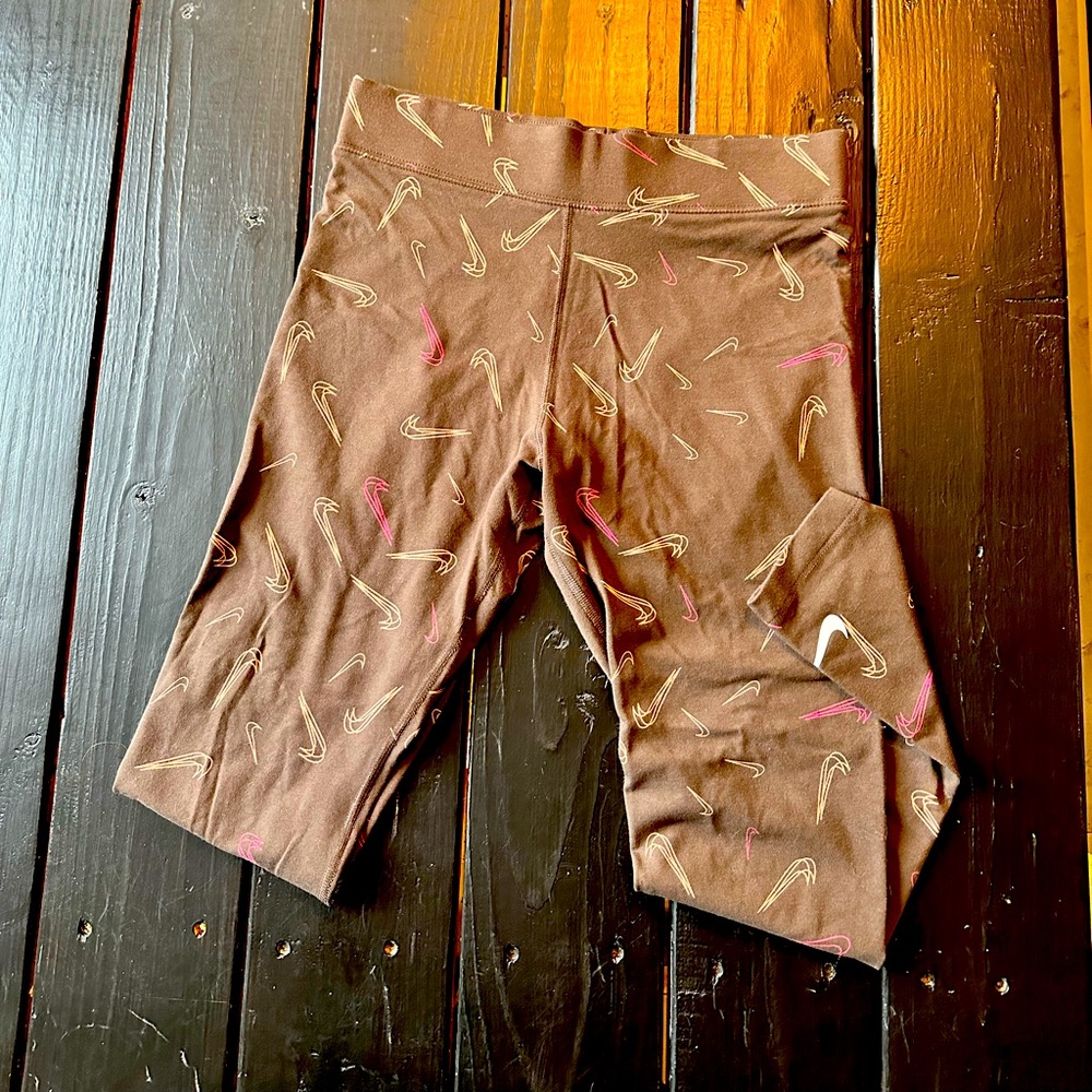 New without tags Nike yoga capri leggings size large